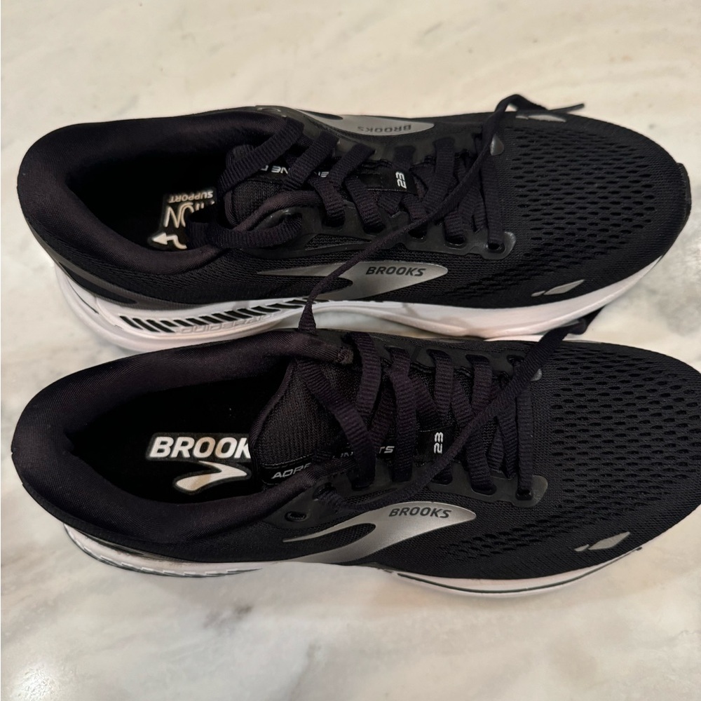 Brooks Adrenaline GTS 23